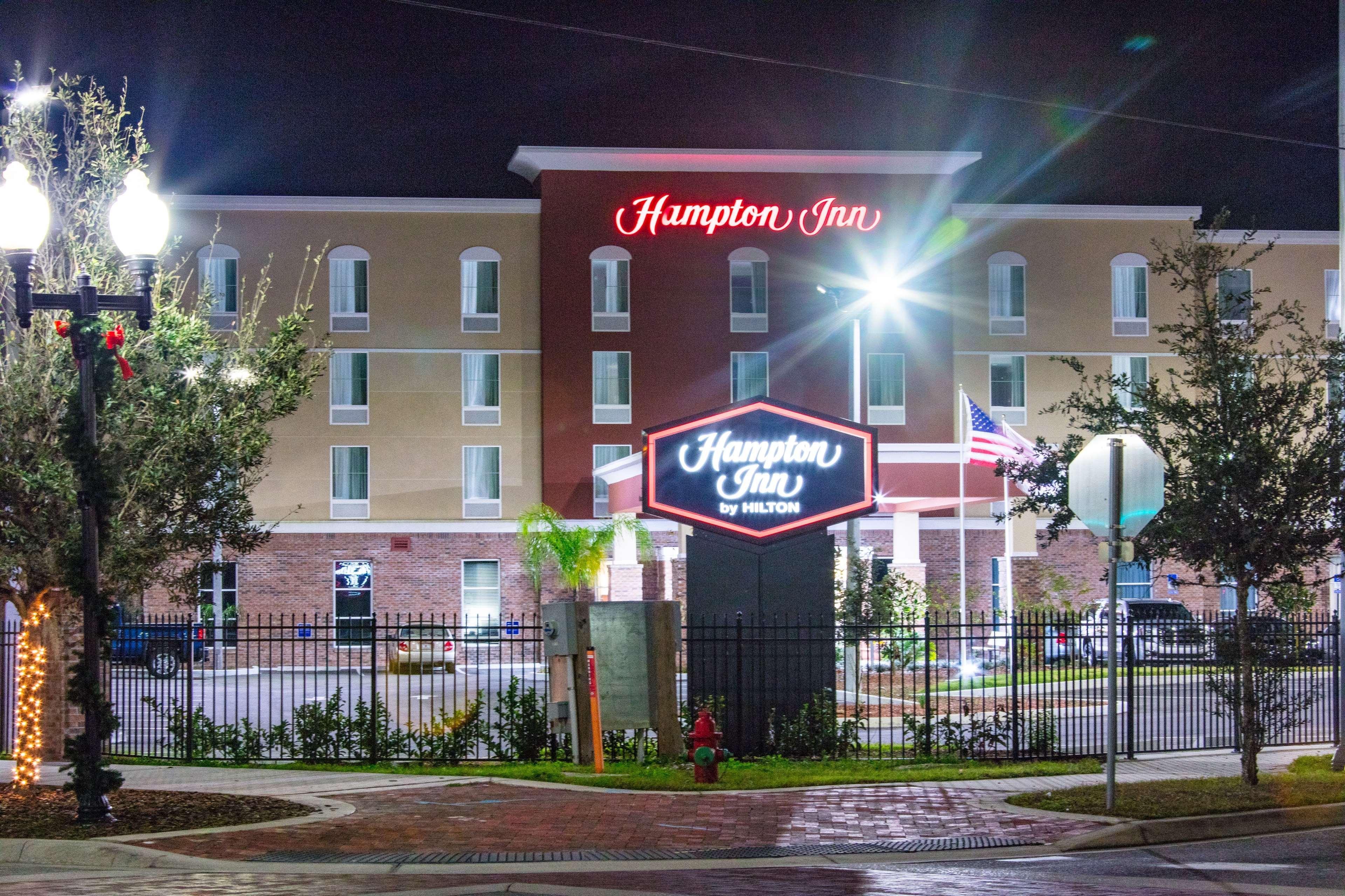 Hampton Inn - Палатка Екстериор снимка